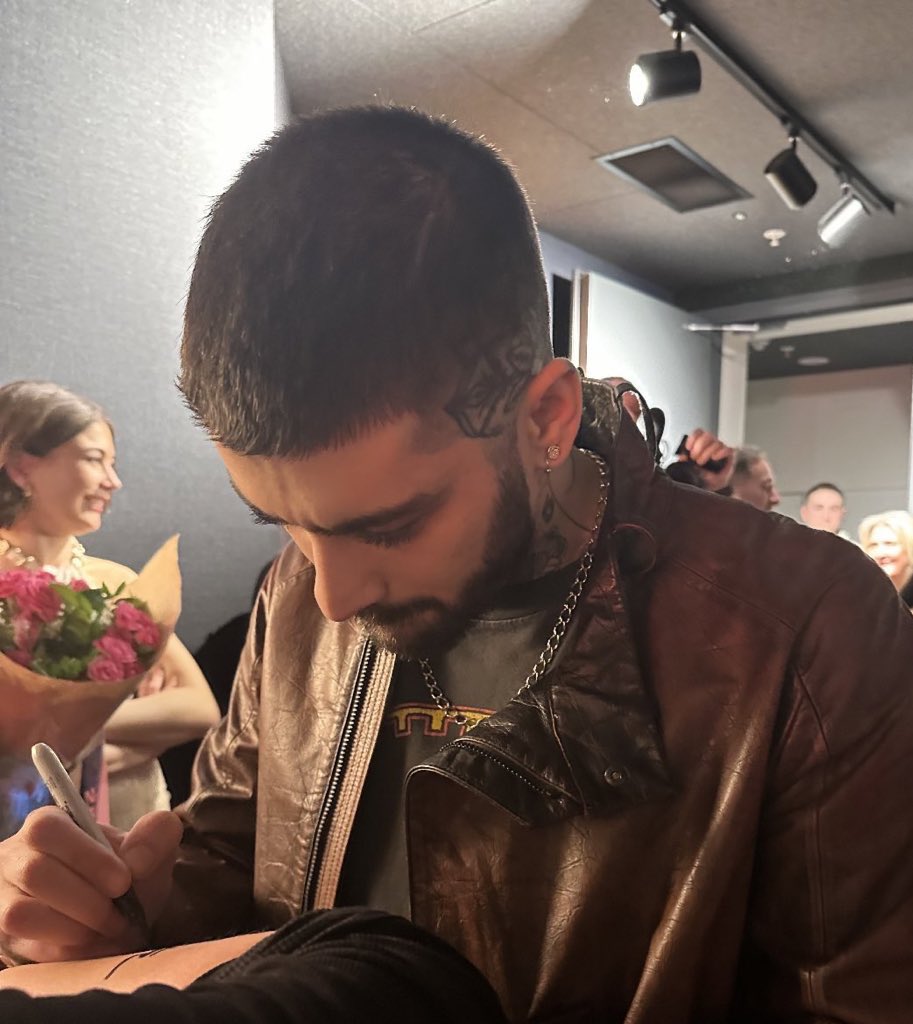 onehiatus's tweet photo. zayn malik in his listening parties from 2016, 2018 and 2024 🥺 https://t.co/j1gsln6T4G