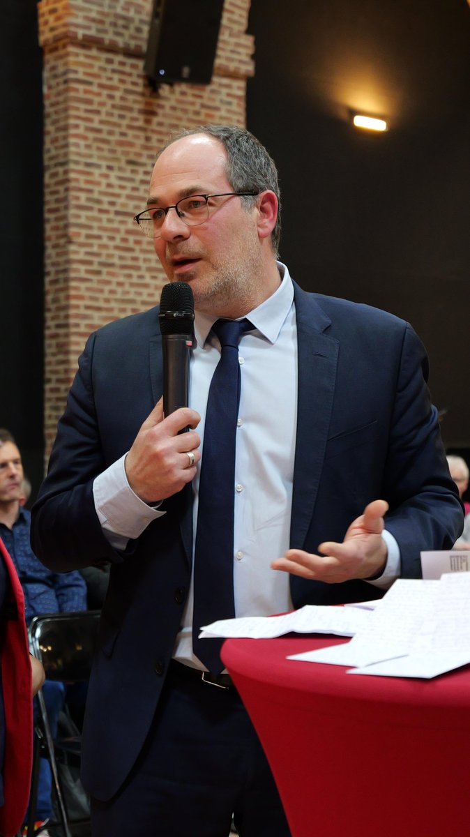 PCF's tweet photo. Belle réunion publique ce soir à Lille avec @Fabien_Roussel, @emmanuelmaurel, Manon Ovion, Heloïse Dhalluin et @Jaber90Samia, @EddieJacquemart pour prolonger la belle campagne de la Gauche unie pour le monde du travail. https://t.co/BzMEo8wfP9