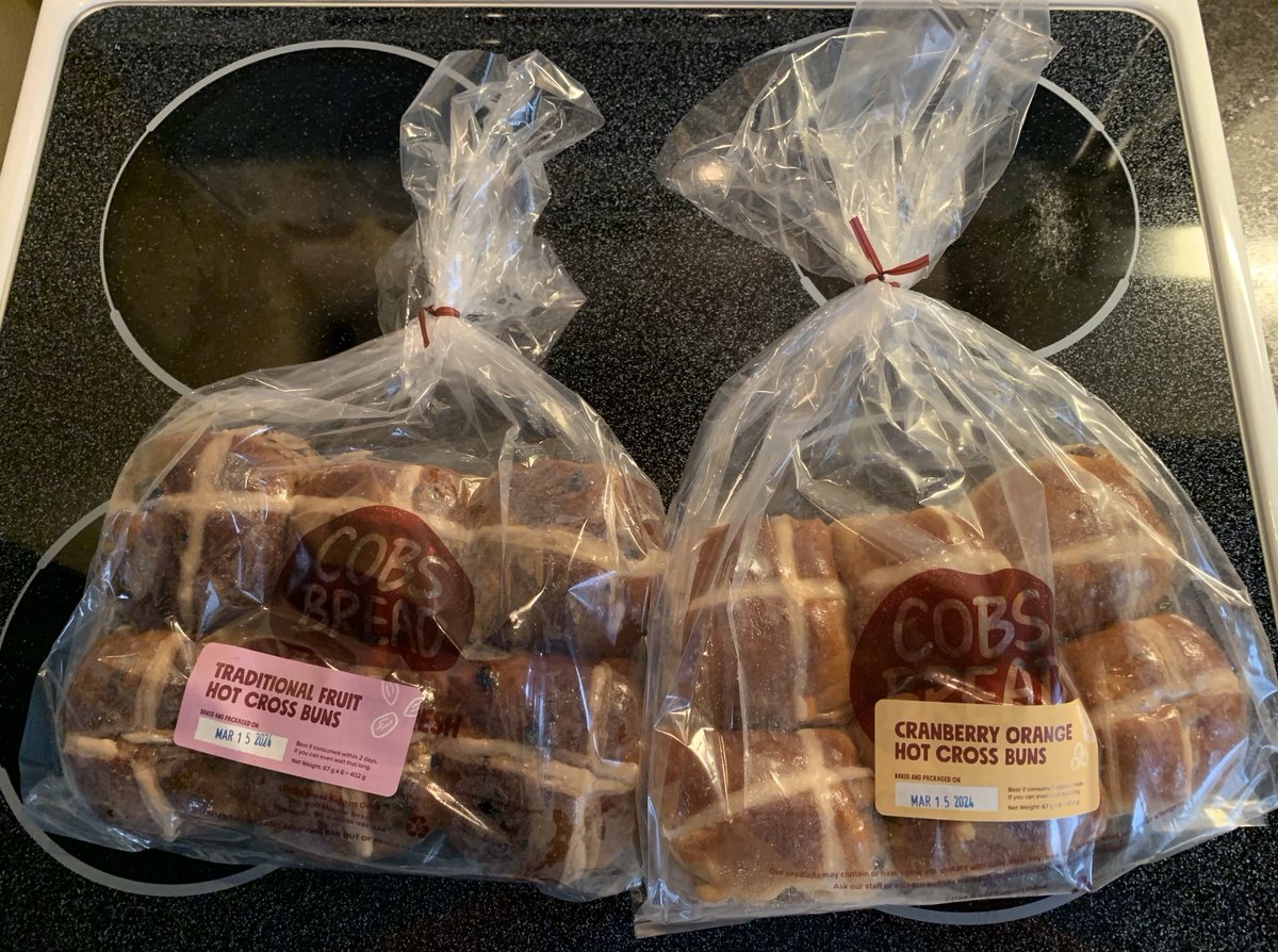 karenhegmann's tweet image. Hot cross buns from ⁦@COBSBread⁩ is a sure sign Easter is on its way! #hotcrossbuns #baking #cobs #cobsbresd #Easter