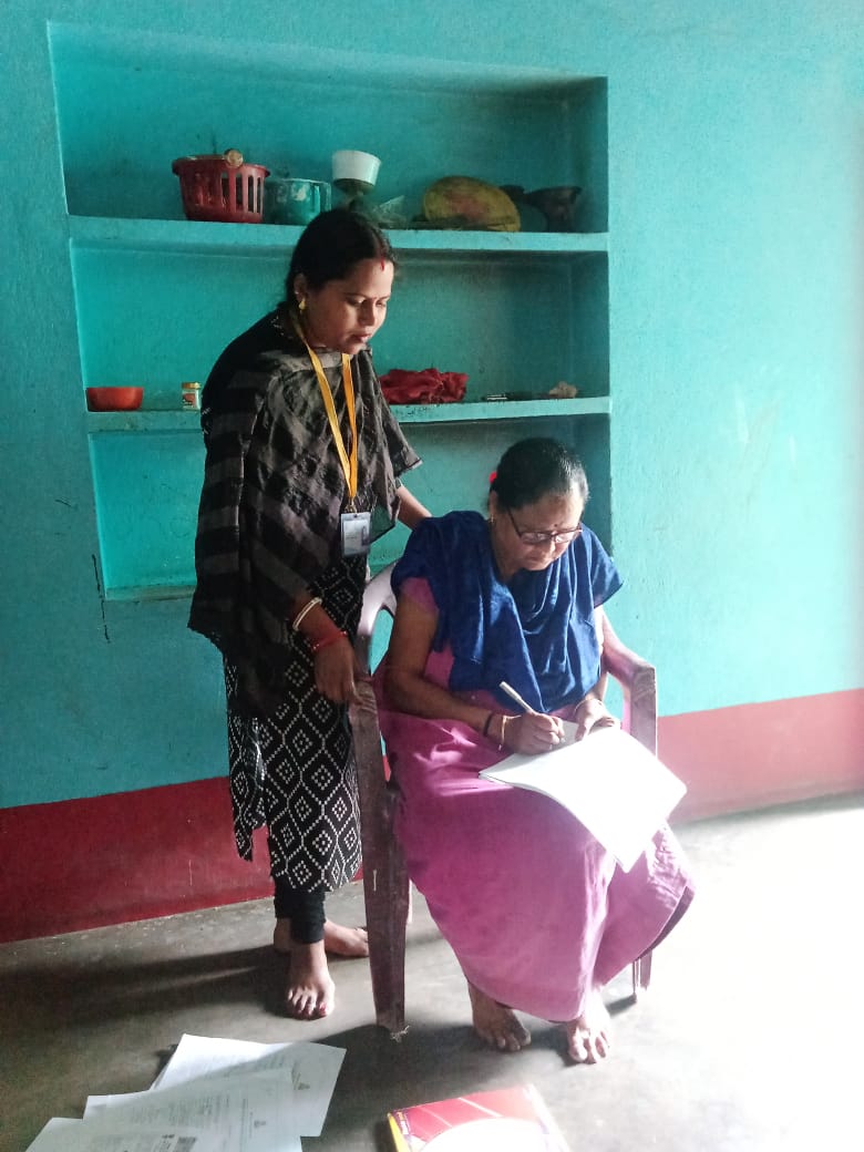 BPCLGAS_BANKURA's tweet photo. @BPCLGAS_BANKURA DMA team is knocking every household in the Barjora and  Bankura town to register them into the #PNG under the PNG-D Campaign by @PNGRB_ @BPCLimited @BPCLGasBusiness @HardeepSPuri @PetroleumMin 
#AAGE_BADHEY_PNG_CHUNEY 
#SMART_BANEY_PNG_CHUNEY https://t.co/U0ORJ3ZsWg