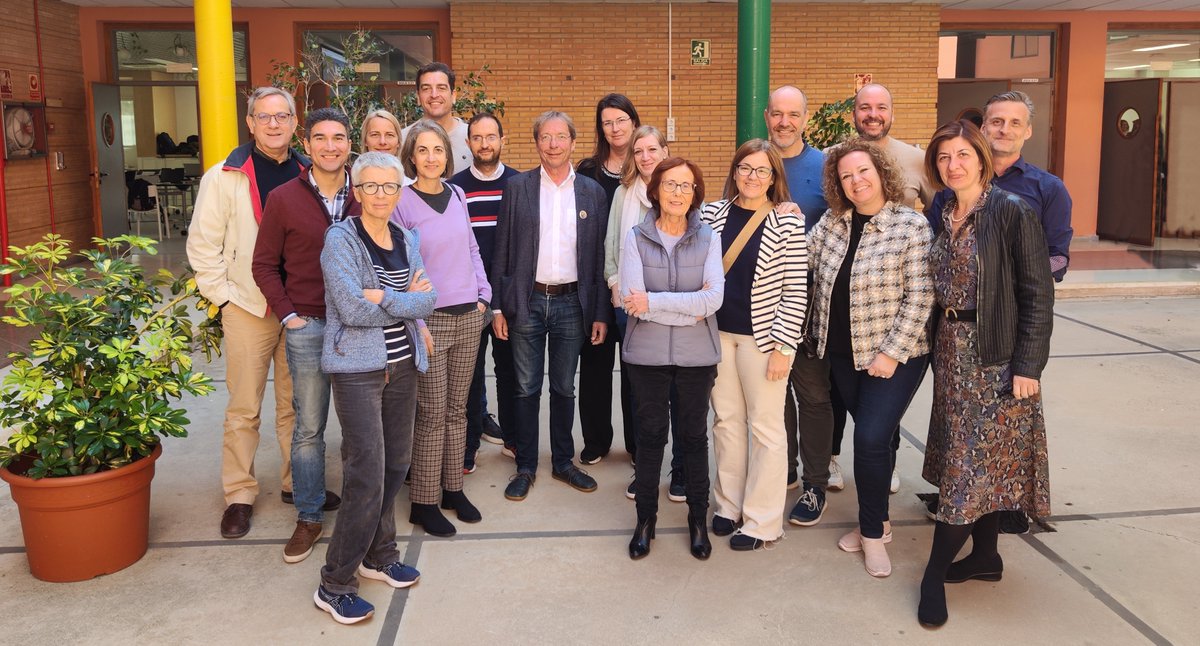 ¡Últimos avances en el proyecto Erasmus+ LeaFaP! Durante la reunión transnacional en <a href="/Educacion_UMA/">FacultadEducaciónUMA</a>, investigadores y formadores de 8 instituciones europeas debatimos sobre la formación para lideres y facilitadores de Comunidades Profesionales de Aprendizaje. #Erasmus #LeaFaP