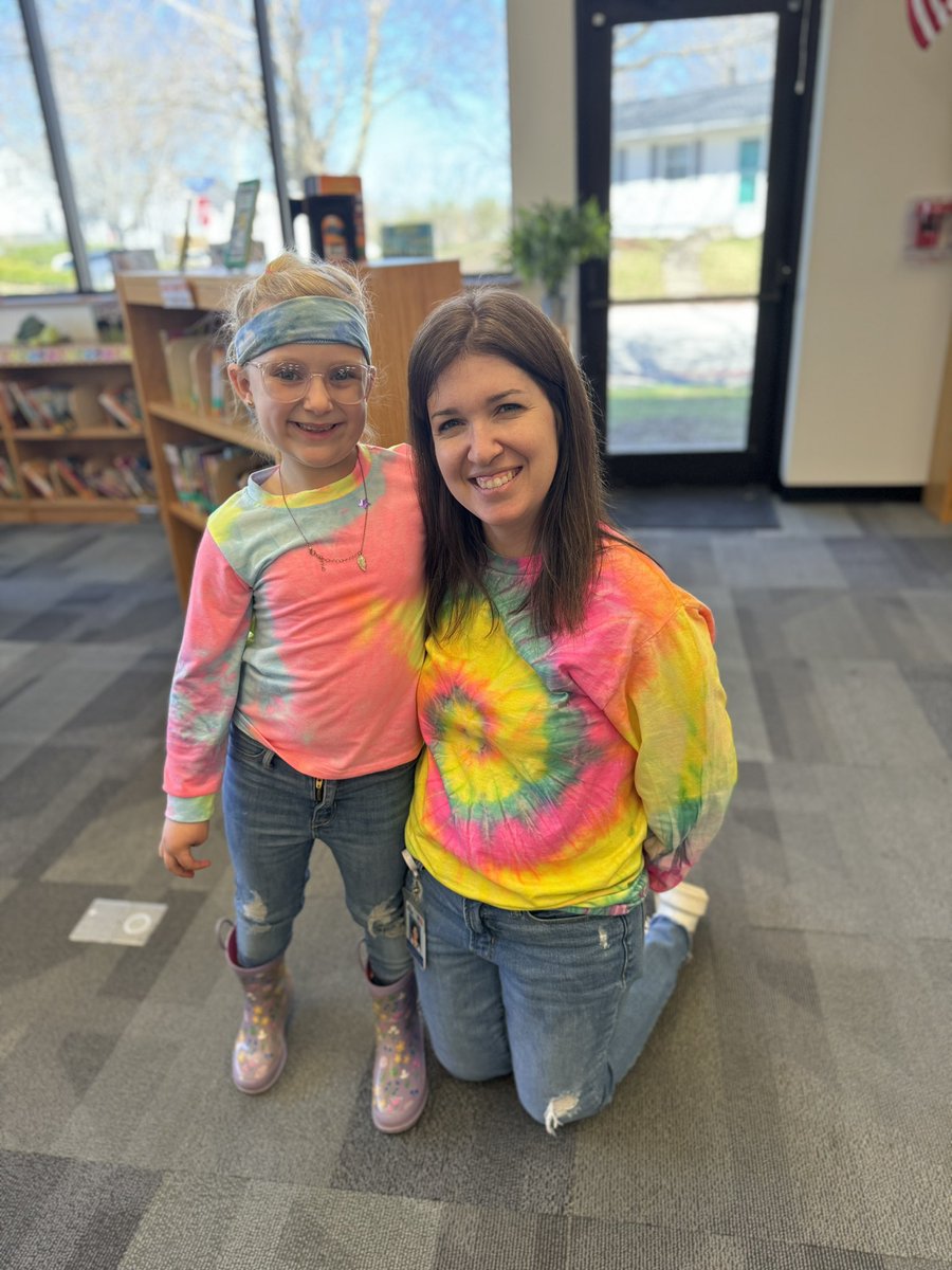 Matching colors for tie dye day today to support 1st grade and the Liberty Animal Shelter! <a href="/RVRoadrunner/">Ridgeview Elementary</a>