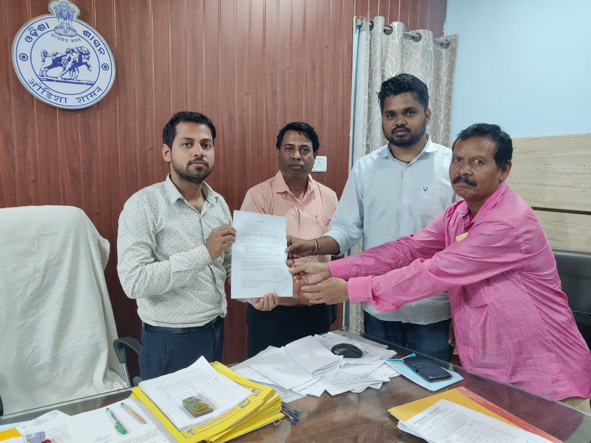 aoeoassoc's tweet photo. EOs (GPDO,BSSO,WEO, INSP of supply) gave memorandum to Govt Through BDO,Umerkote   for Upgrade the pay to level  11
@CMO_Odisha @Naveen_Odisha @gapg_dept @SecyChief @stscdev @FdOdisha @Food_Odisha @PRDeptOdisha @SSEPD2 @roopars @Vkpandianfancl1 @BPSethi @AtanuMLA @Ashokpandabbsr https://t.co/vHCx5tLxtT