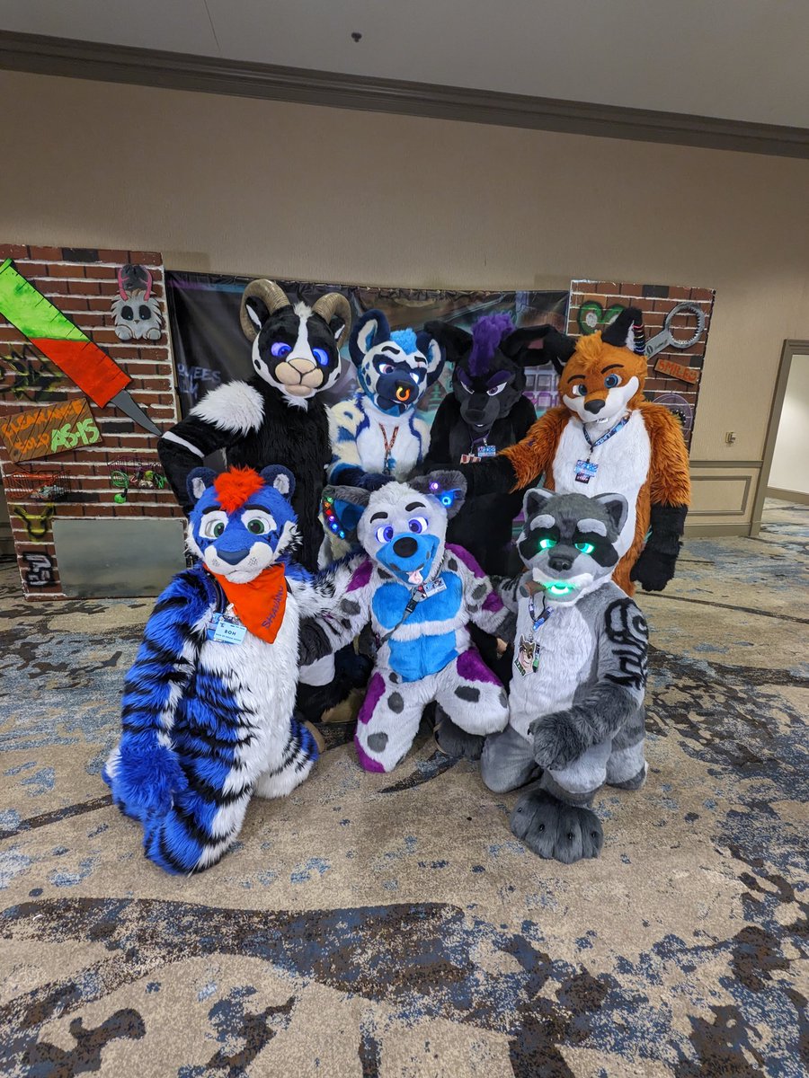 EnvyBaa's tweet photo. I finally got to hang out with Daddy @Roofur and The Gang! 😍

#TFF2024 #FursuitFriday https://t.co/BnFF00zAop