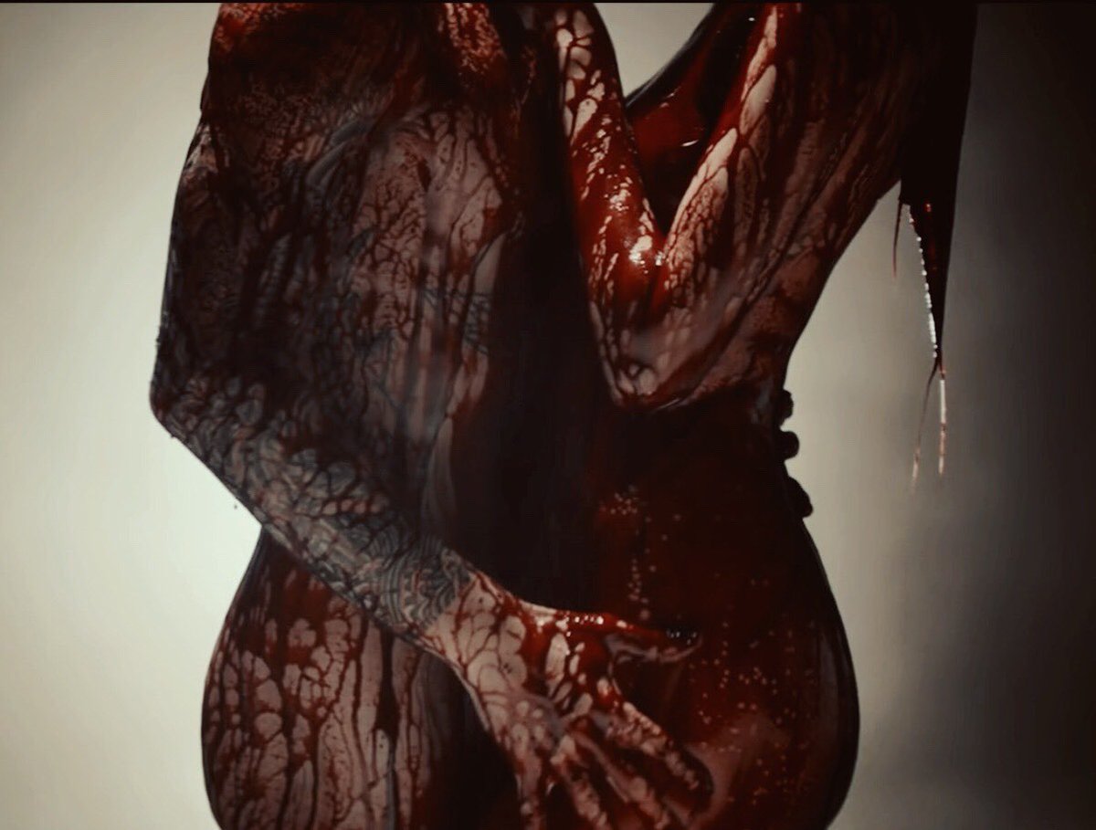 𝑳𝑰𝑽𝑰𝑵𝑮 𝑫𝑬𝑨𝑫 𝑮𝑰𝑹𝑳 🦇 (@screamnhorror) on Twitter photo 