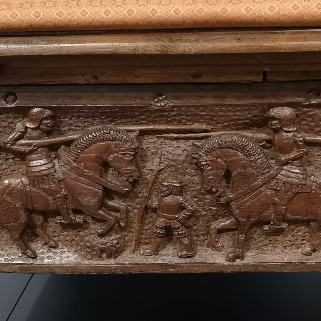 Here's Rhys ap Thomas' fabulous early C16th Welsh oak bed for #WorldSleepDay.