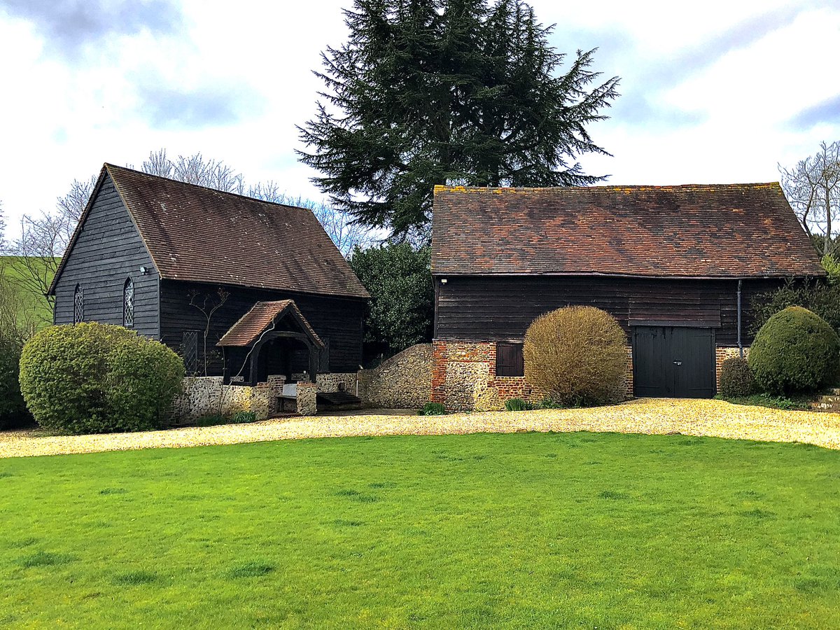 We recently undertook a site visit to this gorgeous #GradeIIListed former farm house and its grounds for the production of a #HeritageStatement. 

A part of the house dates back to the 16th century, and the stunning barns the early 19th century.

janus-conservation.co.uk