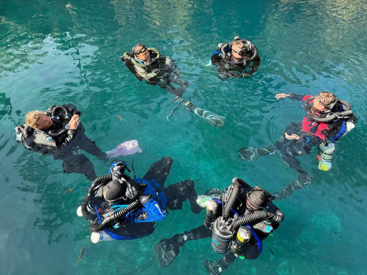 Three things that technical and rebreather divers love about the XCCR- 1. Easy breakdown for cleaning and inspection
2. Choose between over the shoulder and back mounted counterlungs
3. Choose between rubber Crush-Proof hoses or Cooper Hoses
#xccr #rebreatherdiving #ccrdiving