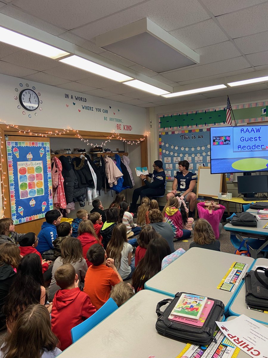 Cole Alexander &amp; Elijah Boyer spending time reading at Carlin Park Elementary today.
#GoThunder