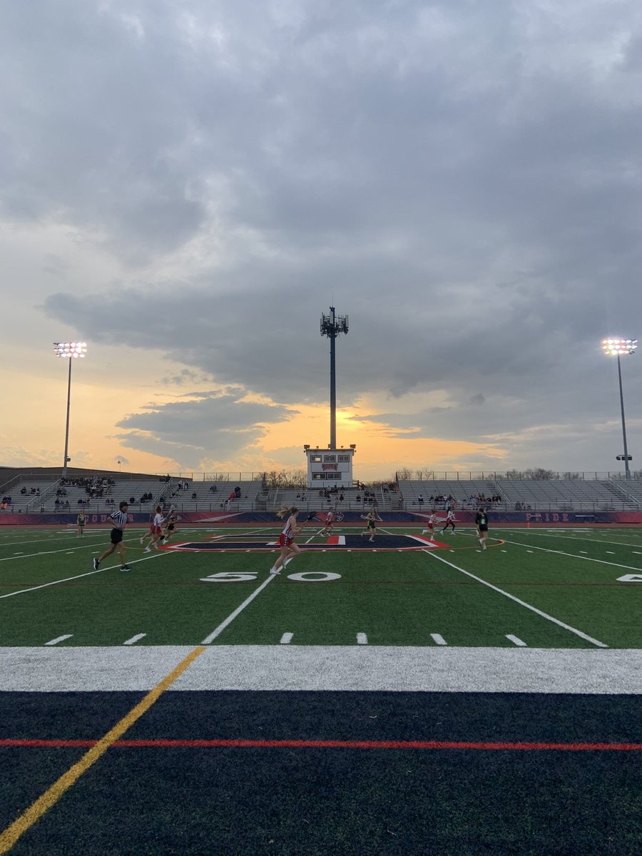 After a home opener win against Stevenson on Wednesday night, the Cougars move into conference play vs. Prospect tonight! JV at 5:30, Varsity at 7, all at CHS! 🐾 hope to see you there!