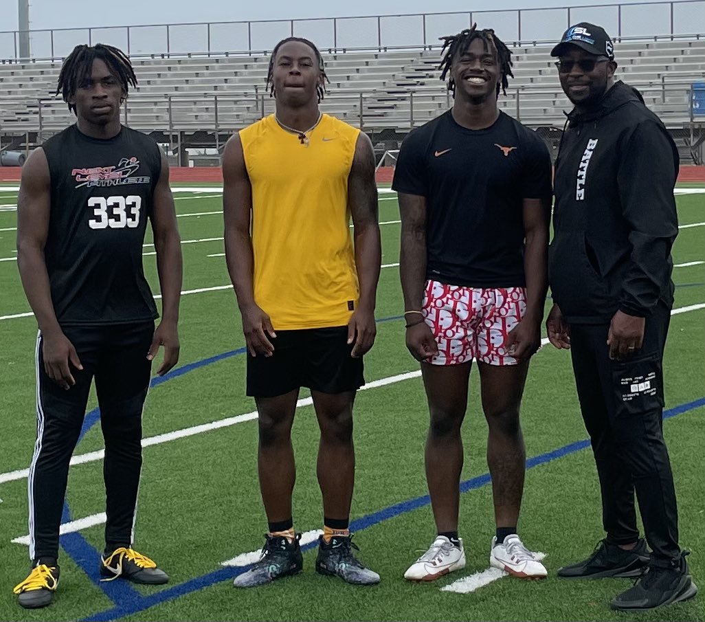 WR Factory… @d1trent ‘27 <a href="/Taz_1x/">𝑇𝑎𝑧 𝑊𝑖𝑙𝑙𝑖𝑎𝑚$ 𝐽𝑟</a> ‘25 <a href="/_jayythegreat_/">tay</a> Texas WR
#CoachHooksTrained