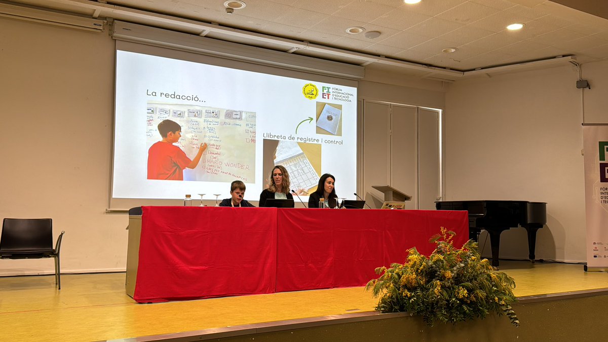 EscolaFlix's tweet photo. Estem d’enhorabona! 🥳
Primer Premi als @fietcat Jove pel nostre projecte de periodisme digital amb el Cloret TV! 🤩 
Entrega del premi a càrrec del Director General Innovació, Digitalització i Currículum @JoanCuevas @educaciocat @InnovacioE a l’ @universitatURV 
@montseperello https://t.co/kCjPnFeDkf