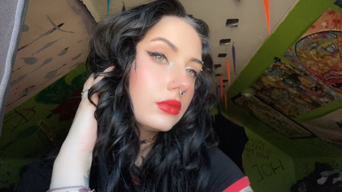 floamdick's tweet photo. being femme presenting is so fun i get to shapeshift whenever i feel like it https://t.co/IEAkmv1jf9