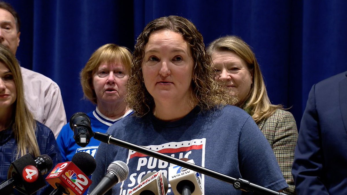 coachcant's tweet photo. Thank you @SenSeanRyan @McMahonforNYS @140thBill @JonRivera149 for standing with us for the funding our schools need. #PublicSchoolsUniteUs @MelindaJPerson @MichelleLicht @WTA_Union @nysut @mspetter @NYSUTWNY @LouisaPacheco @enickirichards https://t.co/WwtPLw3pJu