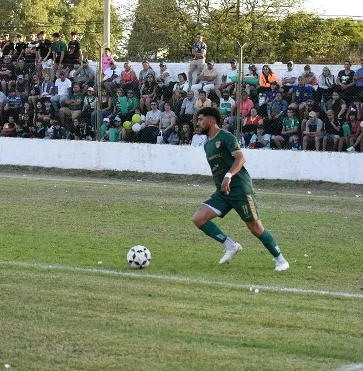 #LRFRC Agustin Cuello #BandaNorte " Nos quedamos con un triunfo importante de visitante, sabemos que enfrentaremos a un rival duro. La gente está ilusionada con la vuelta a Primera A, pero debemos ir partido a partido ".
Foto: #BandaNorteFutbol 
#LineaDeportiva Fm Gospel 102.9