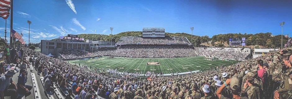 Big thanks to @CoachJohnLoose and @CoachJeffMonken at @ArmyWP_Football for recognizing my abilities. Super grateful to have received a 🅾️ffer from such highly venerated institution.#GoArmy @LuHiFootball @creno7 @braulic @JB_SMiami @goblackknights