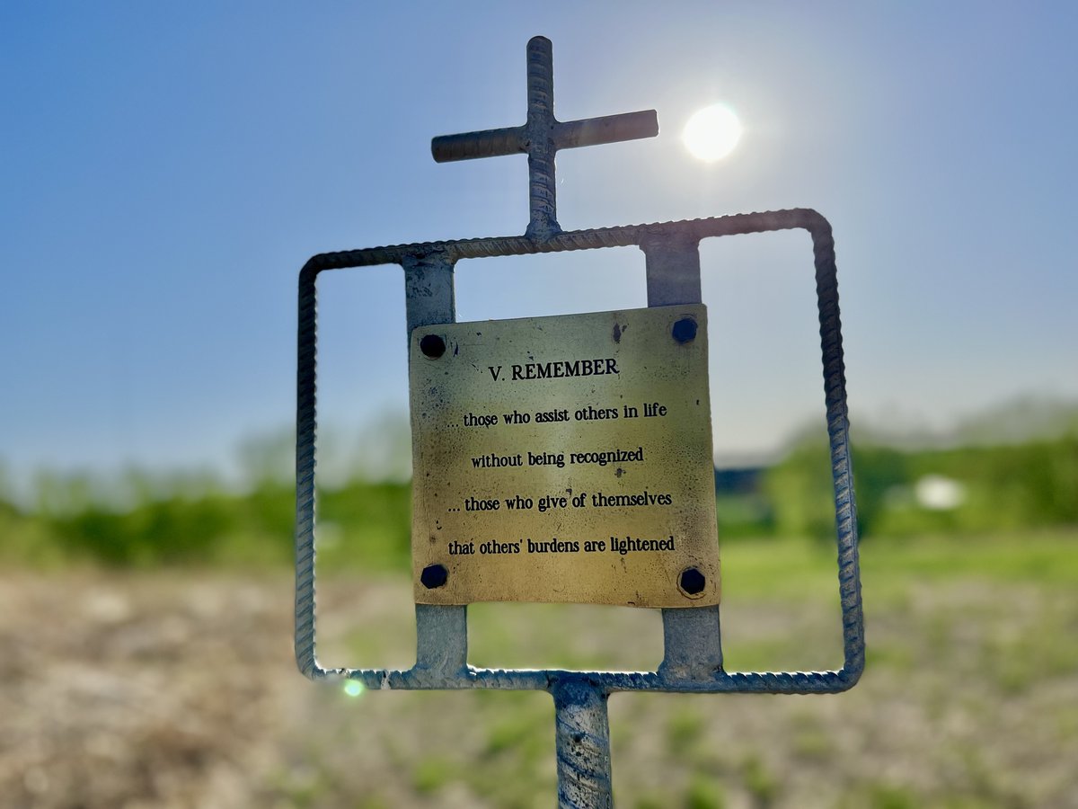 StBenCenter's tweet image. Walking the Stations of the Cross

Station 5: Jesus Is Helped by Simon
Matthew: “A man from Cyrene, Simon by name, was forced to carry his cross.” -Mt 27:32
Remember
…those who assist others in life without being recognized
…those who give of themselves that other’s burdens ...