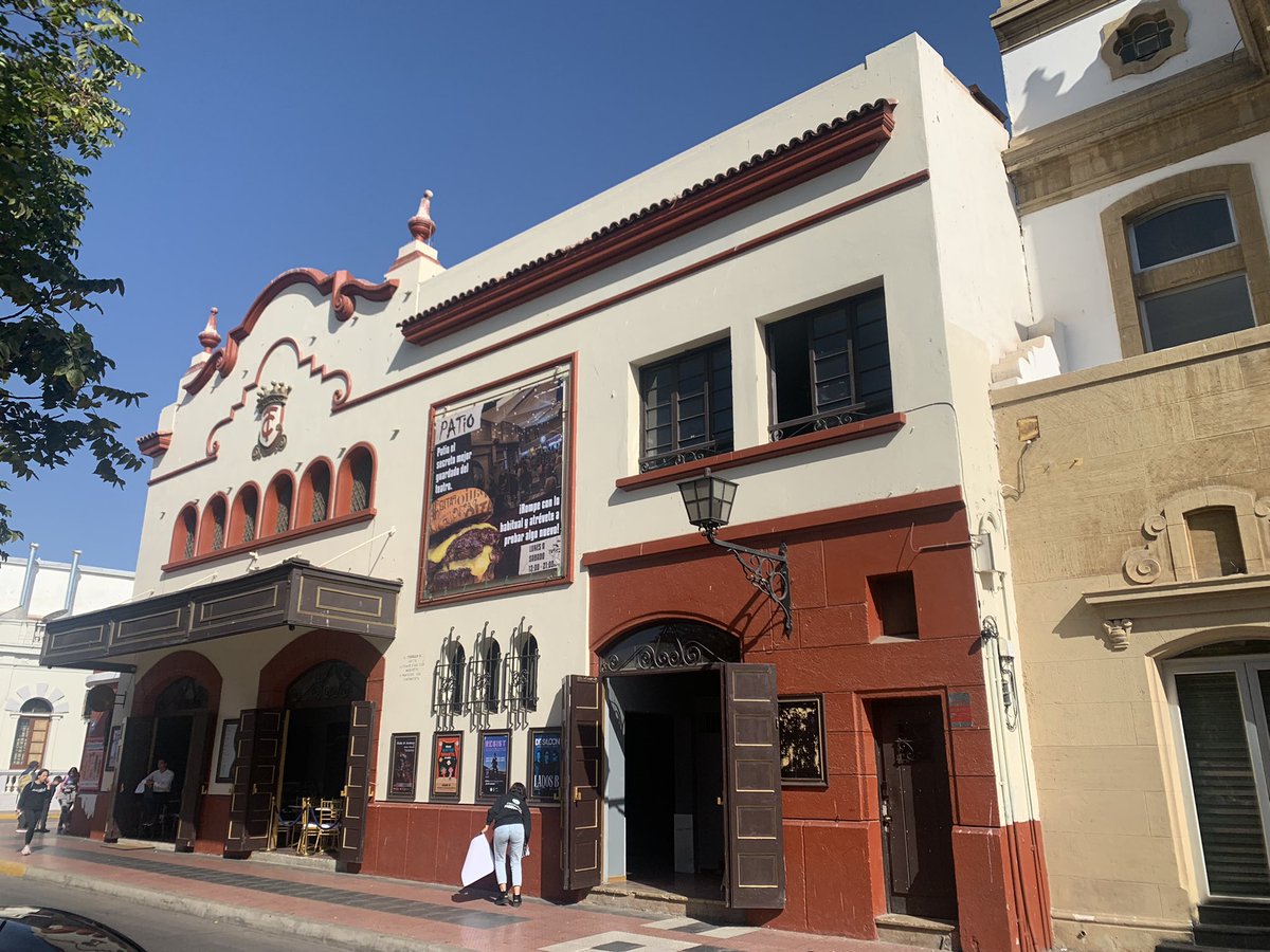 A real #theater as a #coffeeshop in the #CityOfMusic of La Serena Chile 🇨🇱