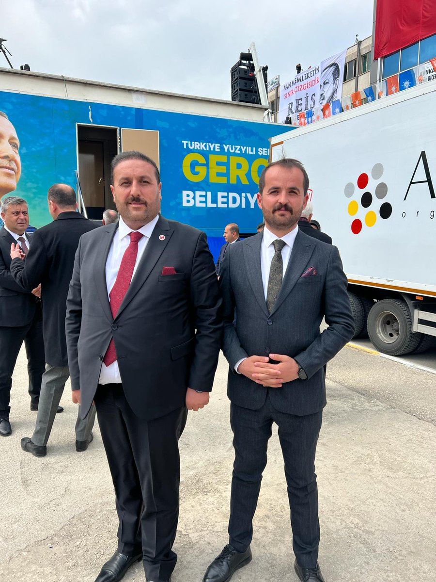 AkEdremit65's tweet photo. Cumhurbaşkanımız ve Genel Başkanımız Sn. Recep Tayyip Erdoğan Beyefendi bugün Van Beşyol meydanında büyük bir hasret ve özlem ile kendisini bekleyen Vanlılar ve de Edremitliler ile buluştu. 
@burhan_kayaturk @emreguray65 @K_Turkmenoglu_V @ismailsay_ @ArvasAbdulahat @OndilKenan https://t.co/6T0nU73WVg