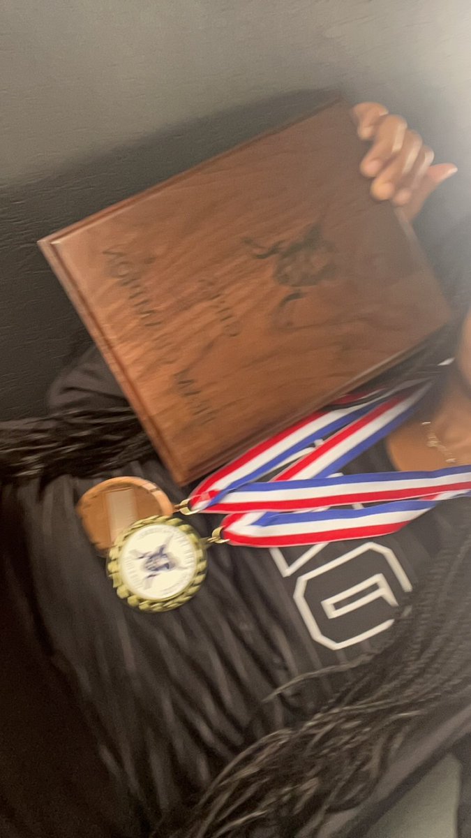 RihannaB15's tweet photo. College Park Invitational Recap:
Another 300mh PR to add to my PR streak, 3rd overall!! Also first time doing 4x1 and came 1st overall!! This meet had its ups and done but finished strong with 2 medals and a team plaque 🙌🏽🙌🏽 @KO_Track_CC @koxctfbc https://t.co/8FO2g6ZZU0