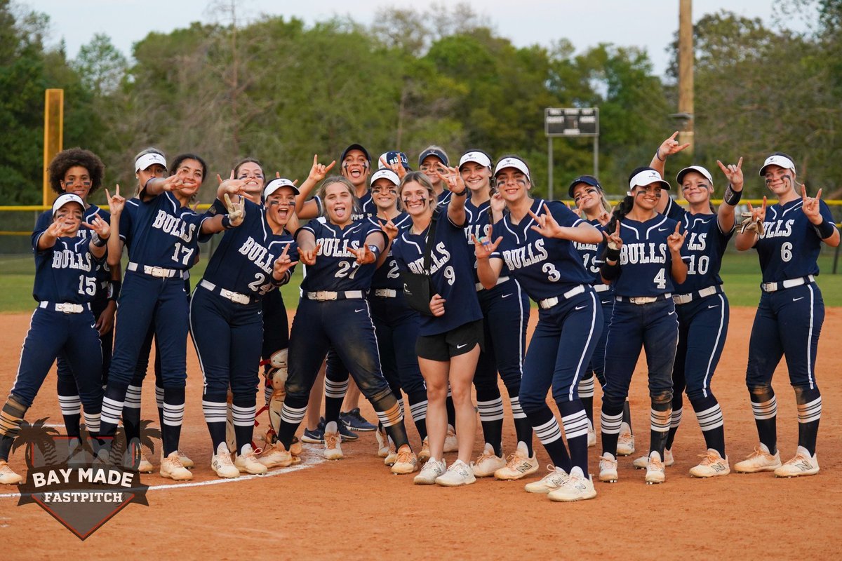 I would choose these ladies any day of the week! 🤘🥎💙🛶