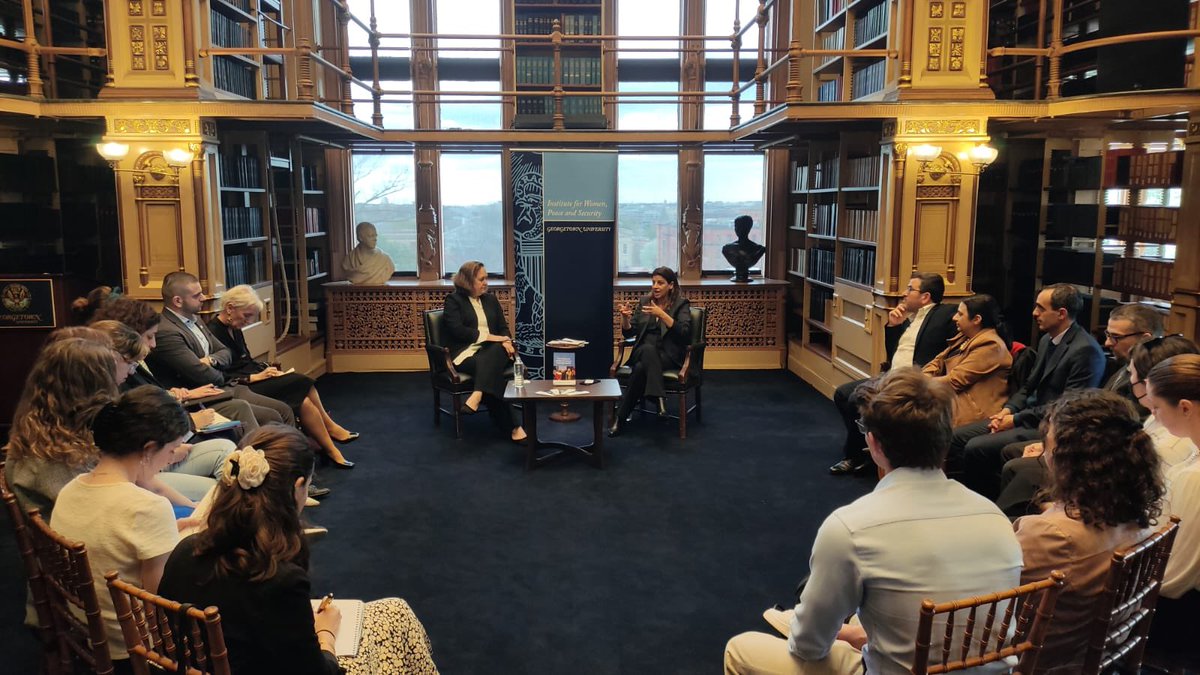 Happening now: a roundtable discussion at the Georgetown Institute for Women, Peace and Security @giwps with 🇨🇾Gender Equality Commissioner @JosieChristodou - moderated by Vice Dean and the Institute's Managing Director @CarlaKoppell. Fascinating exchanges!