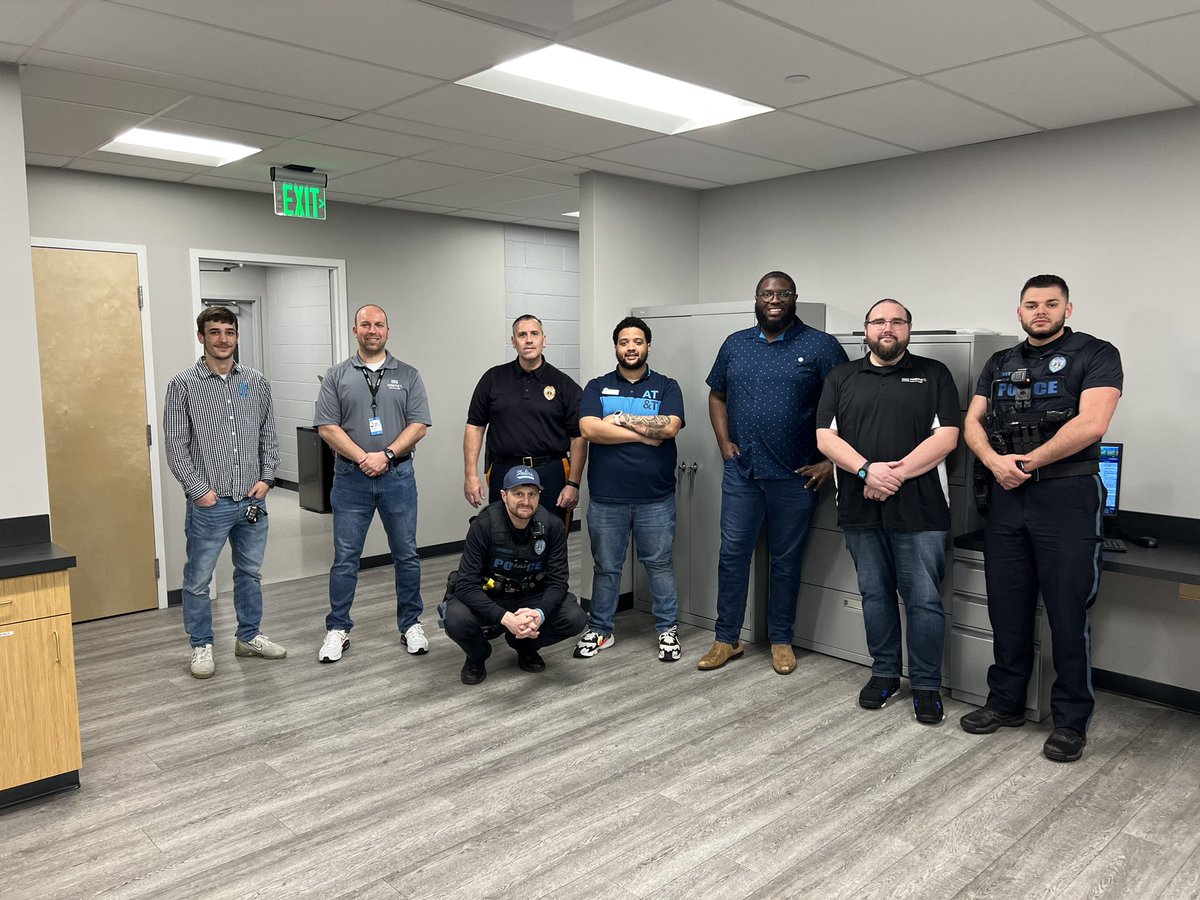 Had a great time at Trainer Township PD with my FirstNet and Cellular Concepts partners. Looking forward to great things coming up! #PackTeam #WinAsOne #FirstNet @MikeSBurgess_ @404girl