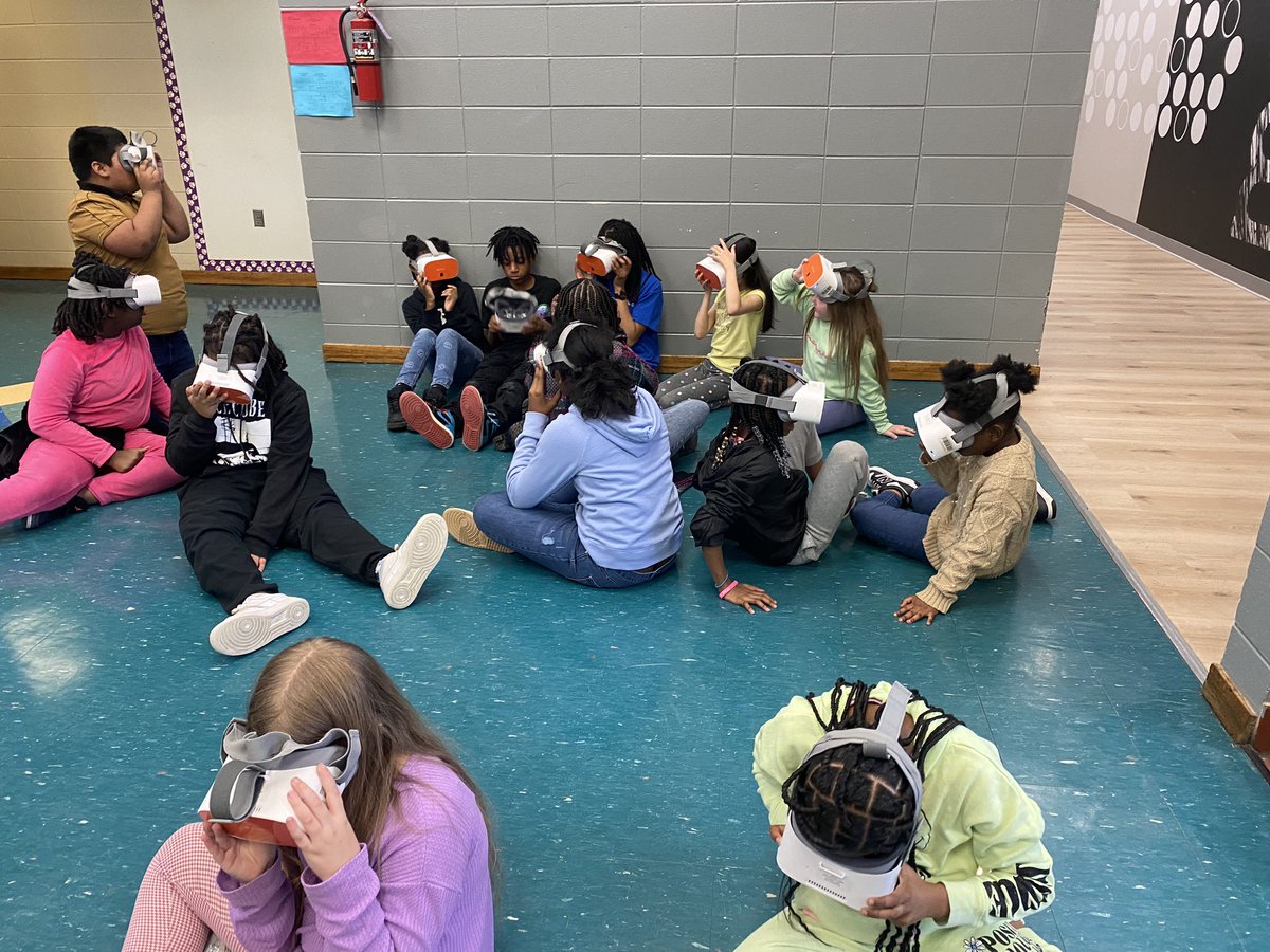 DelfredaC's tweet photo. Students explore states of matter 🌋 and insects 🐞 at Adamsville Elementary using Class VR! #Jefcoed #JEFCOEDTECH https://t.co/ne3BRLX6T7