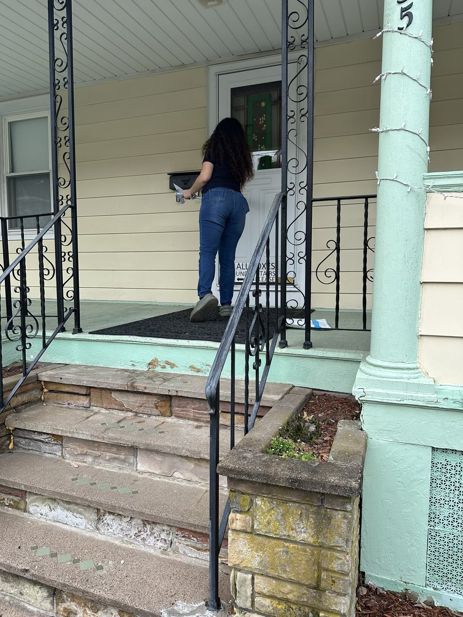 Cristal02396877's tweet photo. Att Middletown Letting the Locals know about the NEW WIFI in Town !!!! #AIA #attprime #attprimemiddletown https://t.co/EKReEXLQsh