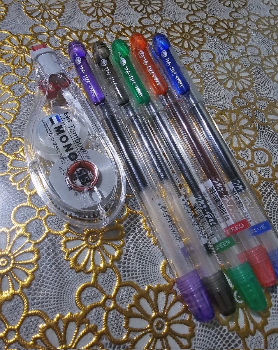 Just bought a correction tape and a red pen because I want to physically right more again. These are my usual writing tools back in College. I prefer 0.7mm gelpens over ballpens at hiraman ako ng correction tape 🙄

(Other colors are from years ago. 0.5mm if walang 0.7.)