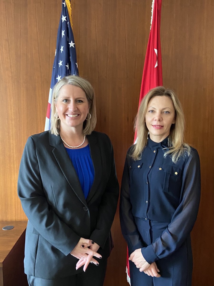 A pleasure to meet with @IrynaBorovets1 to discuss how the U.S. can continue to support Ukraine through people-to-people exchanges and public diplomacy programs. I look forward to continuing the discussion about helping Ukrainians build their future despite Russia’s brutal war.