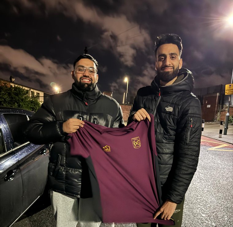 Get ready for a new face on the pitch! 🔥 We've signed a prodigious wicket-taking machine, Ali Shah.  This 23-year-old is hungry to prove himself.  Let's welcome him to the Rockingham Colliery family! #RockinghamCollieryCC #NewSigning #CricketFever
rockinghamccc.co.uk/teams/15437/ne…