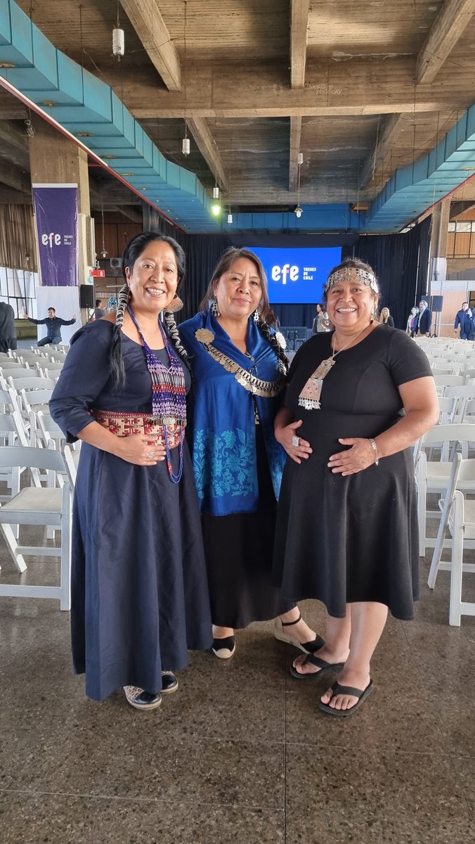 AkuchaPlateria's tweet photo. Fachiantü #Hoy fuimos invitadas por @EFETrenesChile por motivo #DiaDeLaMujer #MujeresArtesanas
#MuestraArtesania #TallerAkucha #CelestePainepan #Retrafe #GloriaHuenchuleo #wizufe #ceramista #YeseniaMelinao #ngerekafe #tejjedora
Chaltumay!
Gracias
😉 https://t.co/6lbYij1he9