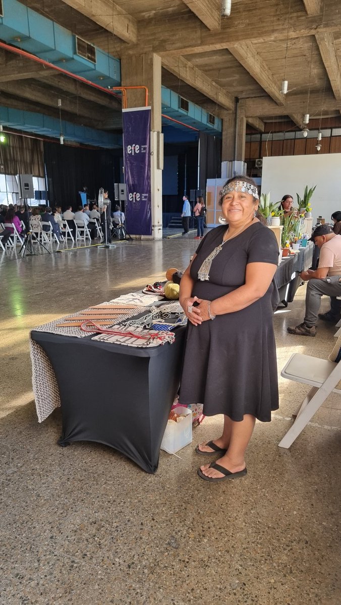 AkuchaPlateria's tweet photo. Fachiantü #Hoy fuimos invitadas por @EFETrenesChile por motivo #DiaDeLaMujer #MujeresArtesanas
#MuestraArtesania #TallerAkucha #CelestePainepan #Retrafe #GloriaHuenchuleo #wizufe #ceramista #YeseniaMelinao #ngerekafe #tejjedora
Chaltumay!
Gracias
😉 https://t.co/6lbYij1he9