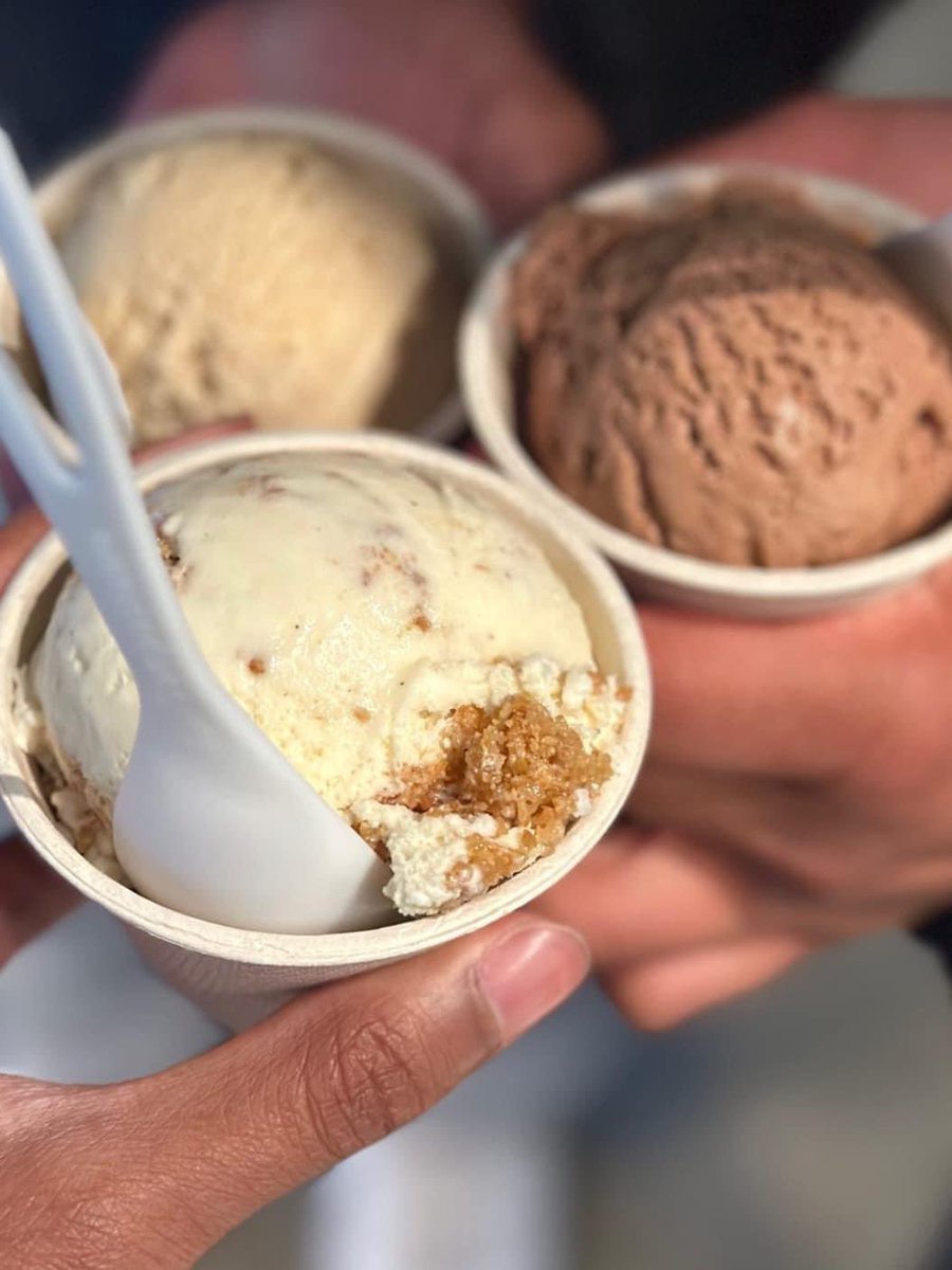 humphryslocombe's tweet photo. 😎Weekend is here and it’s freakin gorgeous around The Bay! Grab your crew, it’s ice cream time. Secret Breakfast, Vietnamese Coffee and Dark Chocolate Smoked Sea Salt ice cream photo by @mangosohan - great shot! 🍨🍨🍨
#bayareaeats #bayareaicecream #tripleshot #icecream https://t.co/Ac71igzAEC