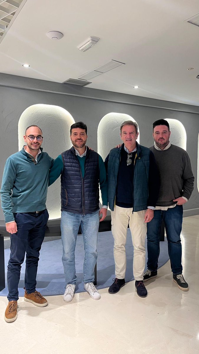 En la tarde de hoy nos hemos reunido con el CD de Sordos de Jerez y <a href="/XerezDFC_Futsal/">Xerez Toyota Nimauto</a>.

¡Muchas gracias por vuestro tiempo y amabilidad!

#QuedaMuchoPorSentir💙