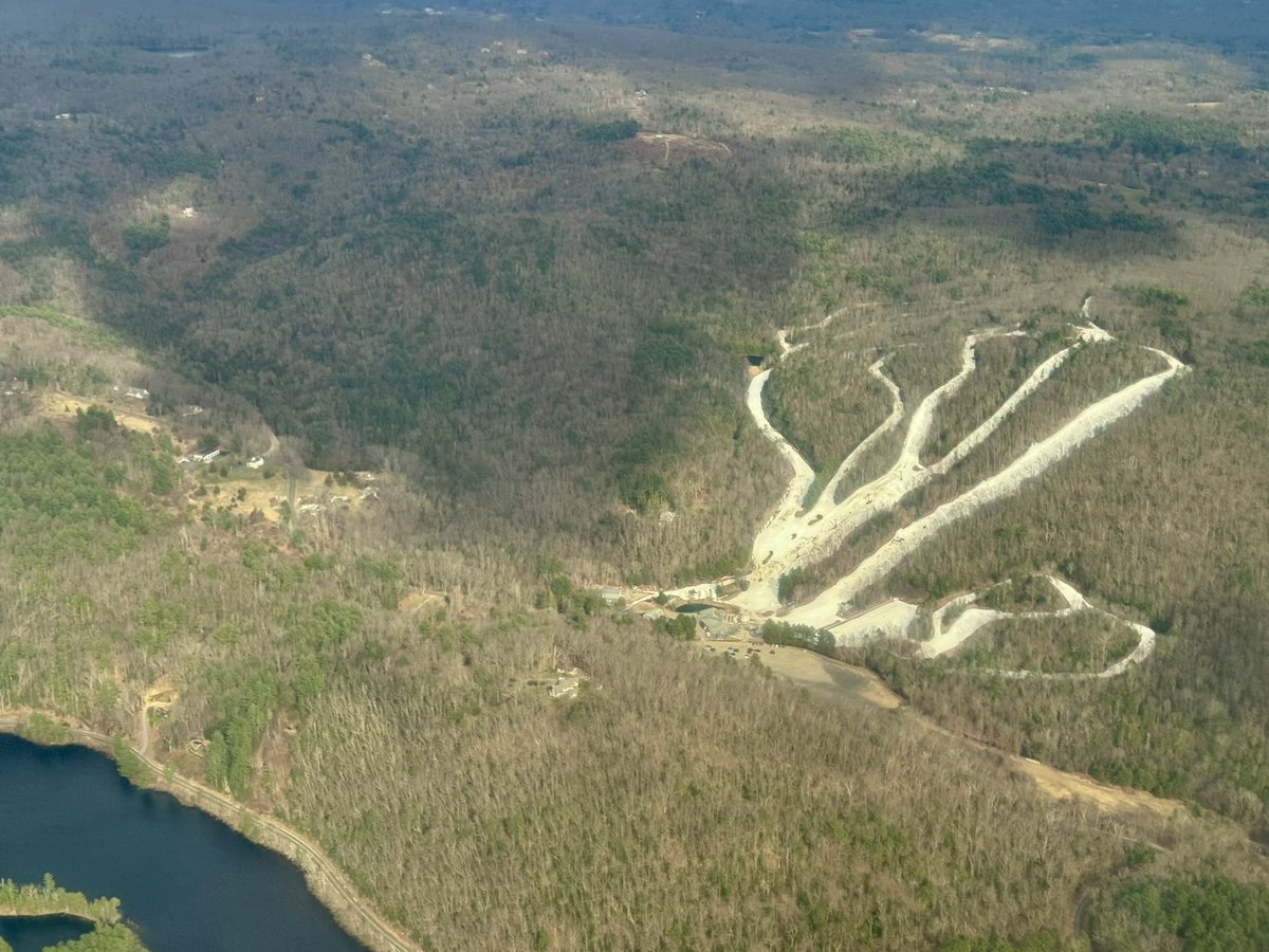 Looking out over @SkiSundown on approach to @Bradley_Airport moments ago. Still some snow after a tough winter!