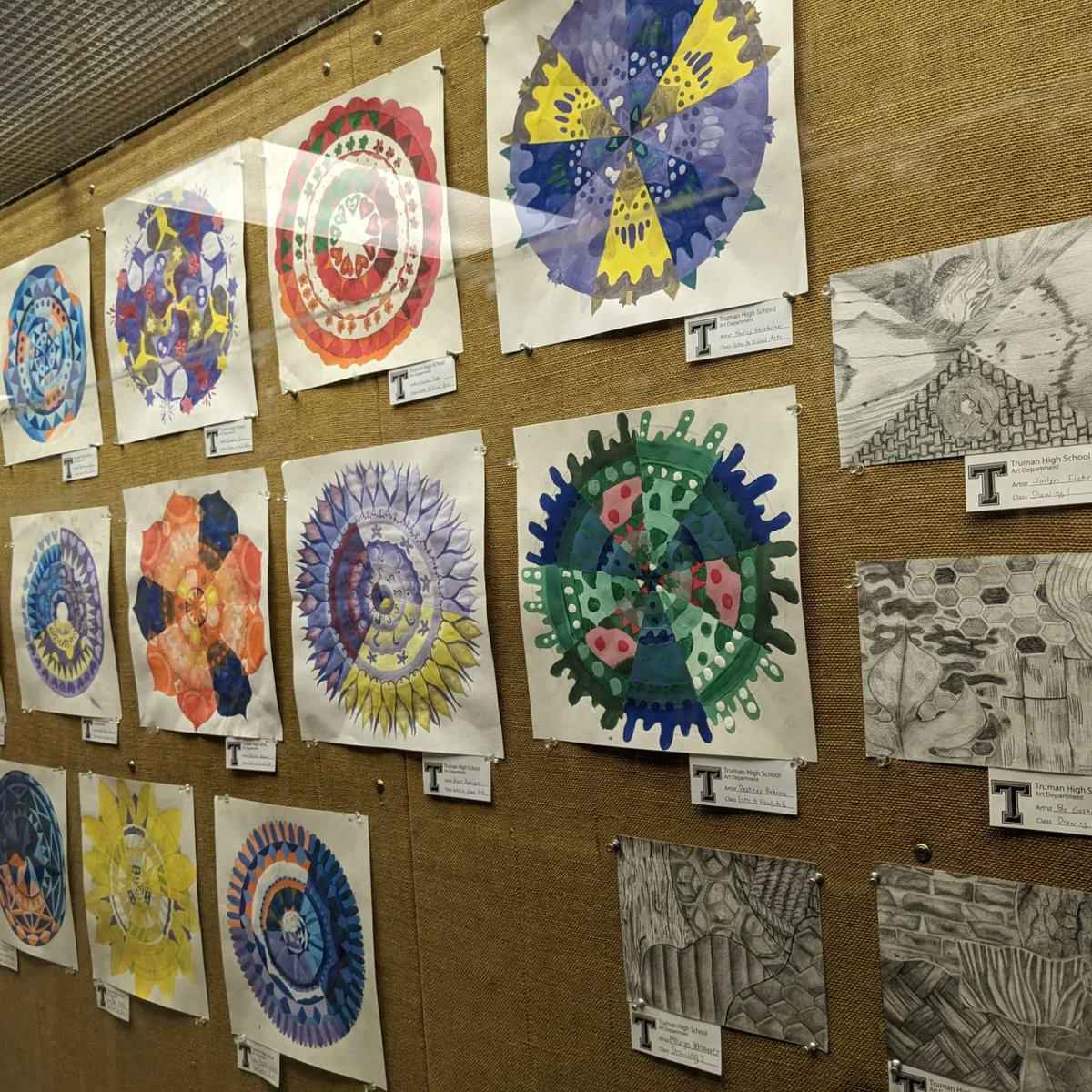 arttchr_Bert's tweet photo. New student artwork went into the display case this week. Find a reason to make it to the first floor and have a look! #wearetruman #staytru https://t.co/glqIl0oOb8