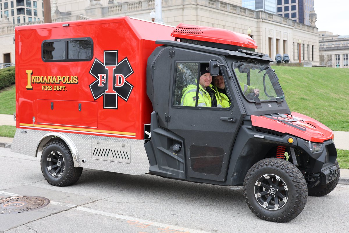 IFD_NEWS's tweet photo. #IFD #IndyStPats Parade 2024 ☘️☘️☘️
#IAFFLocal416 #PFFUI #IndyPSPD #IMPD #MCSO #HoosierLottery #DowntownIndyInc https://t.co/V71QN3Mraw