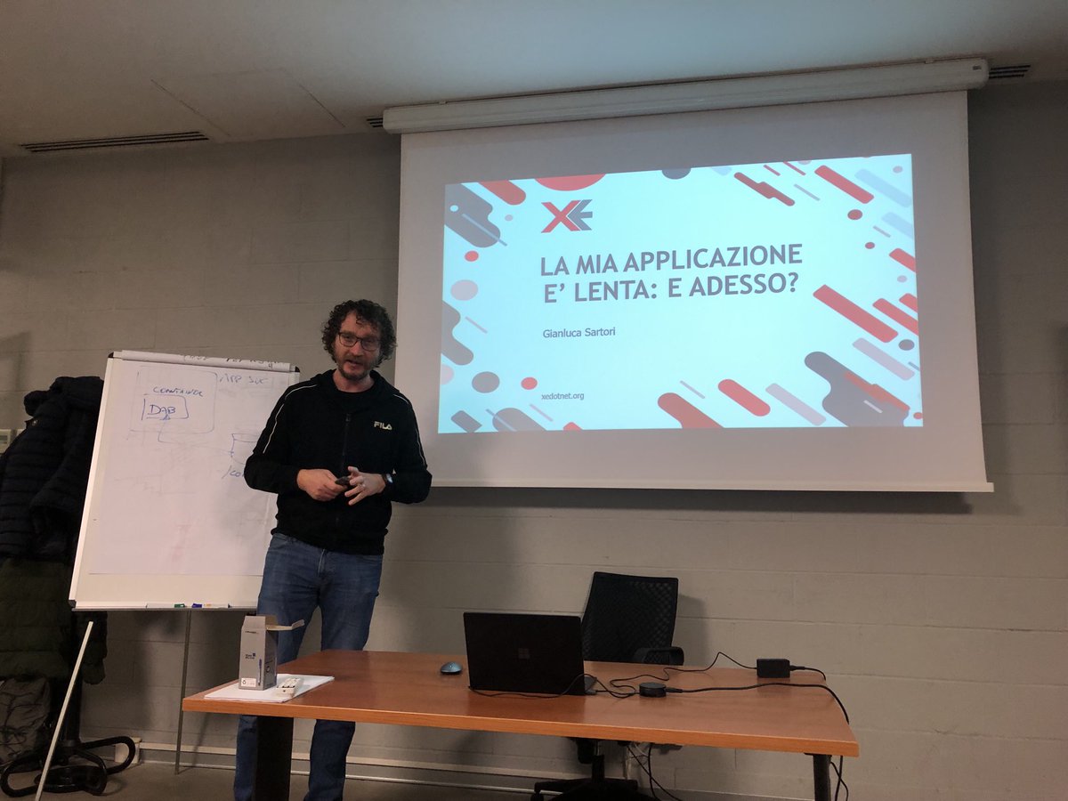 MircoVanini's tweet image. ⁦@spaghettidba⁩ on stage #xedotnet #community #mssql