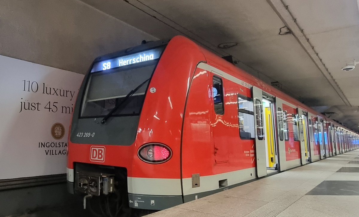 Railwaygirl2018's tweet image. After a epic trip so far!✈️

You&apos;ll be wounding where this #DispatchersOfTwitter has ended up?🤔

We have touched down in Munich~Germany🇩🇪

Lets get ready for another epic trip!

Watch this space for what we have planned!👀
#RailwayFamily #Travelling #InternationalTravel #Flying