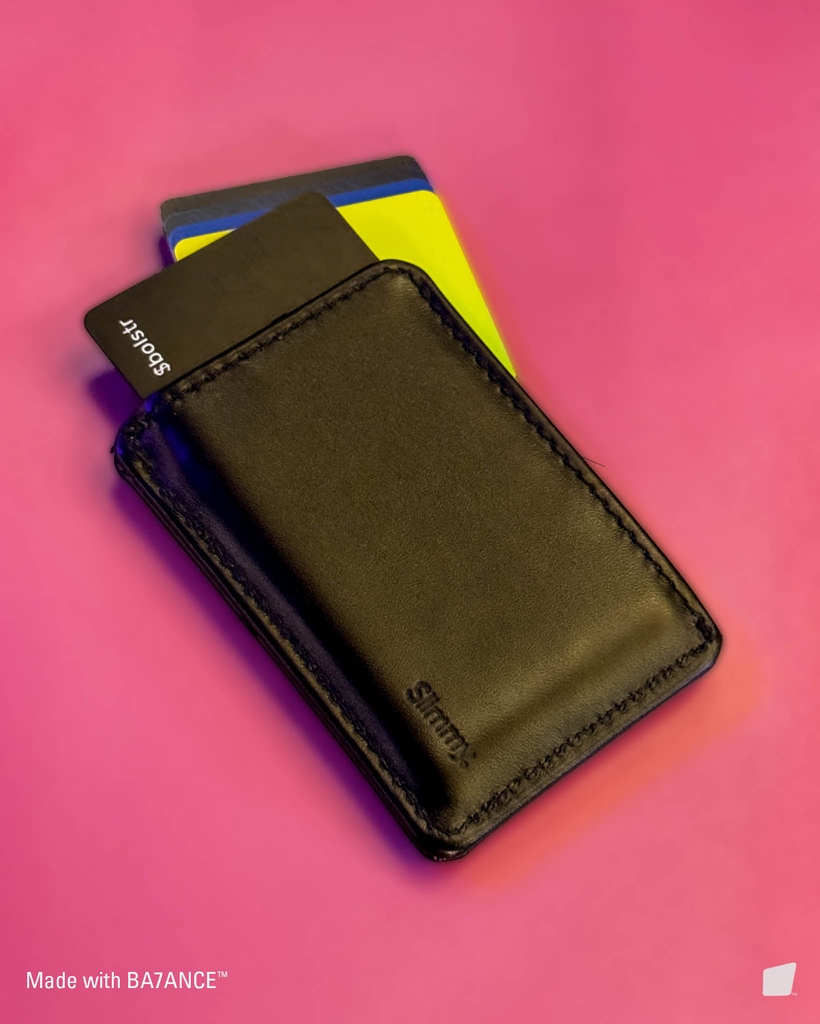 R1S1 is slim with a pinch. Side slots for less used cards create tension on the center pocket keeping this minimalist wallet closed, but with cards within reach. 

bolstr.xyz/products/slimm…

#slimmy #frontpocketcarry #slimwallet #minimalist #travel #minimaliststyle
