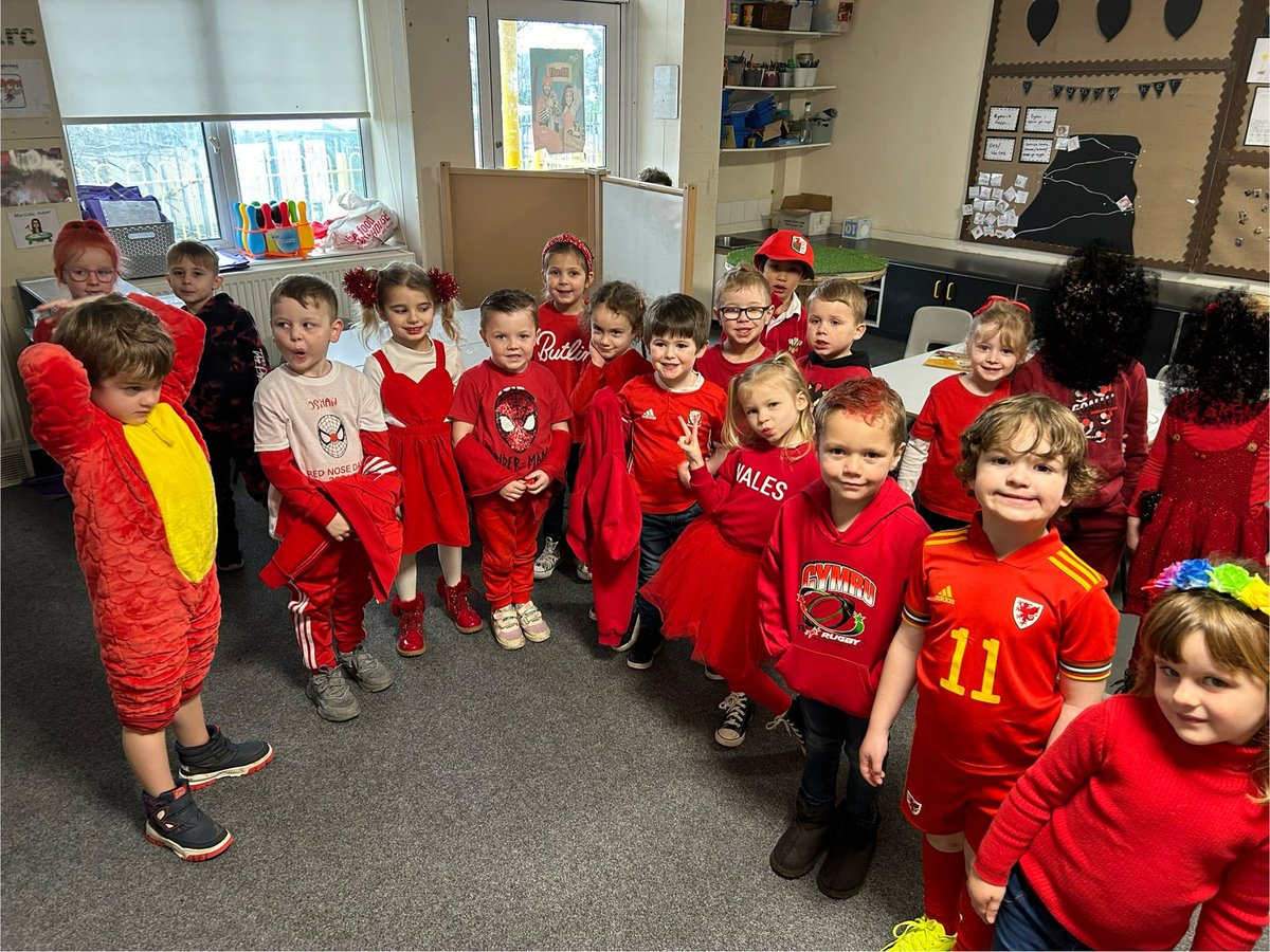 Dosbarth Derbyn tweet media