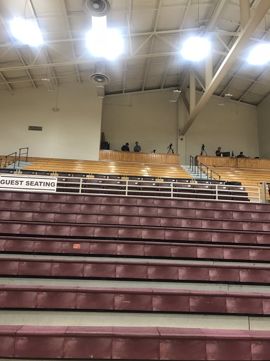 wordhorse222's tweet photo. Mike and Greg setting up for the live free PPSN broadcast @PointParkSports @pointparkmbb @NAIAHoopsReport #PPUMBB #PPUHOOPS https://t.co/swRcQE11yU