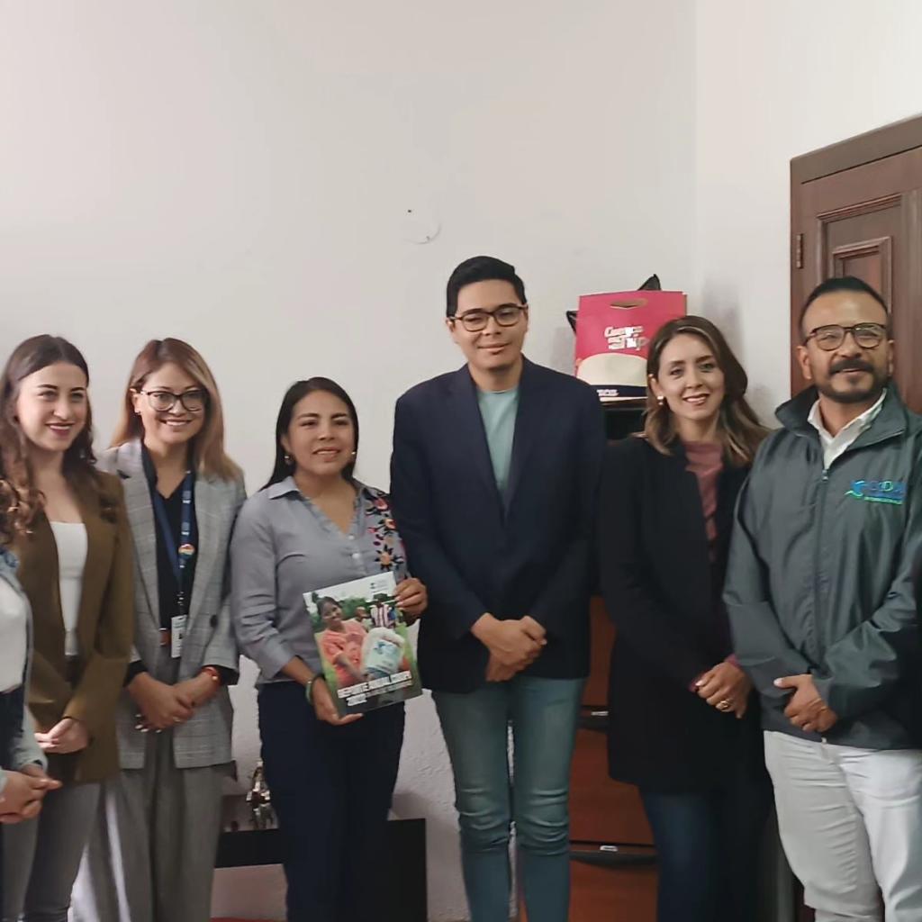 DesSocCuenca's tweet photo. ¡Uniendo esfuerzos para el futuro de nuestras juventudes! 💪 Hoy nos reunimos con la Cooperación Italiana COOPI para impulsar colaboraciones que benefician a los jóvenes de nuestro cantón. Juntos, estamos trabajando para crear oportunidades y promover un desarrollo integral. https://t.co/pmsCEDwMxP