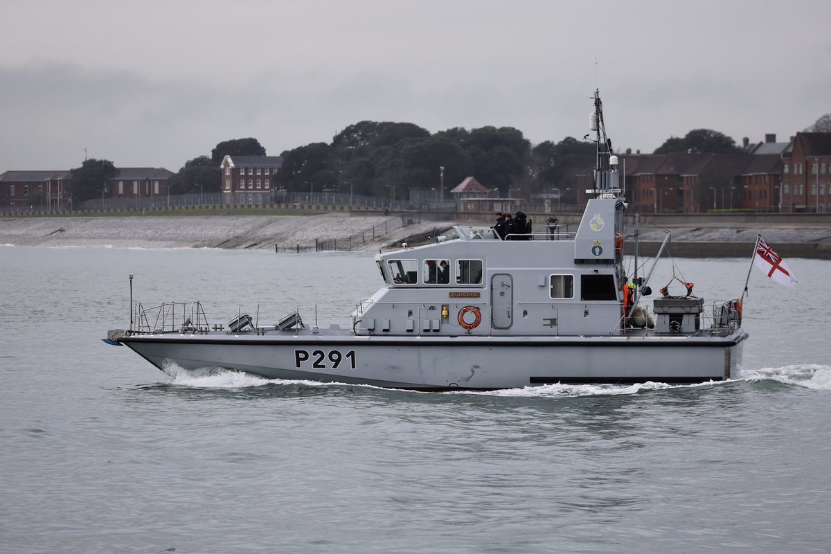 Royal Navy Archer-class patrol vessel @HMSPuncher sailing out of @HMNBPortsmouth @RoyalNavy #HMSPuncher #P291 #RoyalNavy #Warships #Warship #PatrolVessel #Navy #NATO #Portsmouth @WarshipsIFR #WeAreNATO #ArcherClass