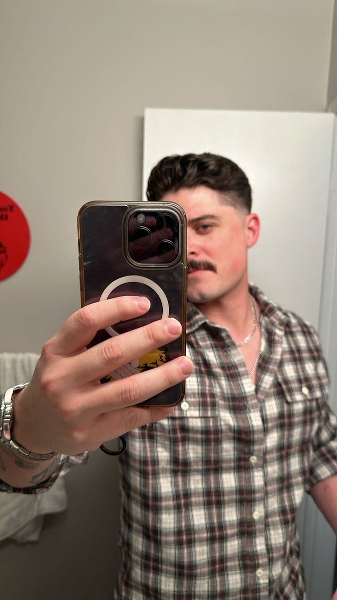 Logan Peña tweet media