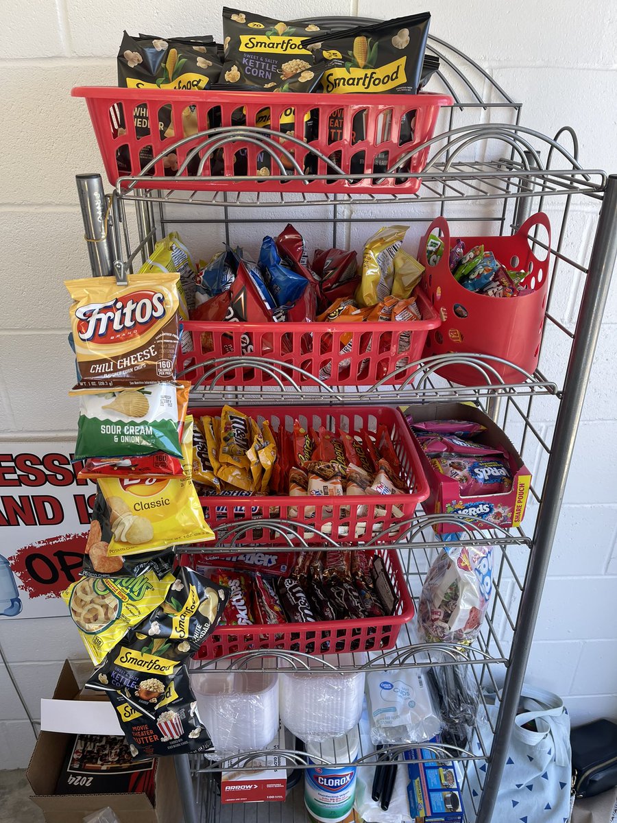 CourtneyNowak's tweet photo. Guess what? We are out here selling some snacks for LHS baseball! Nachos, candy, chips! #lhsbaseball #snacktime #concessionsareopen https://t.co/gDOAQAPFOA