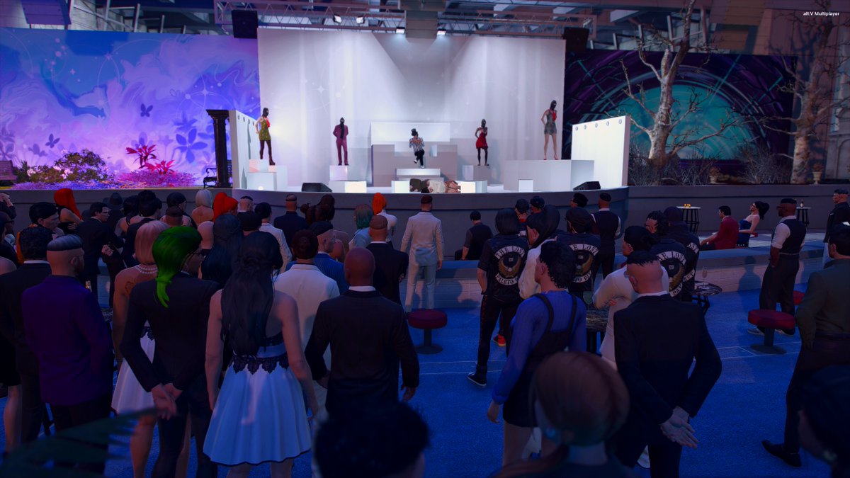 Ach, Dennis. Weißte was? Mach doch einen GTA Roleplay-Server. Der GTA Roleplay-Server dann mit seinen Spieler:innen so:

Wir machen ein Musical bestehend aus Spielern. Mit über mehreren hunderten von Live-Spielern. Selbst organisiert.

W - T - F 
Bin stolz auf <a href="/LuckyVde/">LuckyV.de</a>