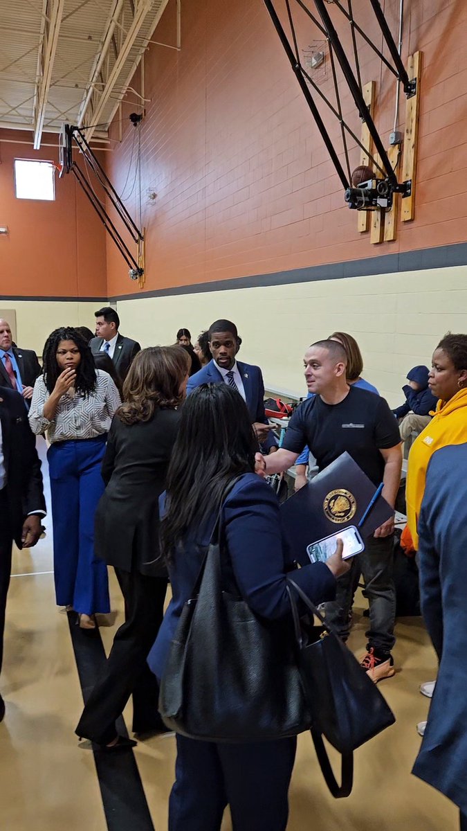 When you create spaces where all are welcome, you never know who might stop by. Yesterday, we were honored to welcome @VP Kamala Harris to Oxford Community Center alongside @BettyMcCollum04, @GovTimWalz, and @MayorCarter. A truly memorable day for our staff and community.